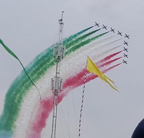 Italian flag drawn by planes in the sky
