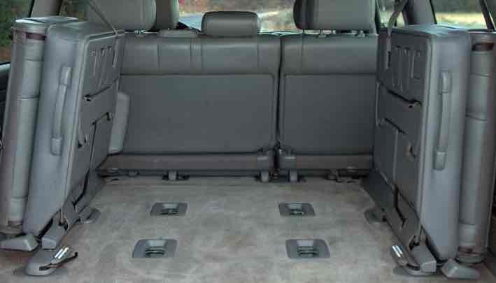 Isuzu Trooper - rear boot seats