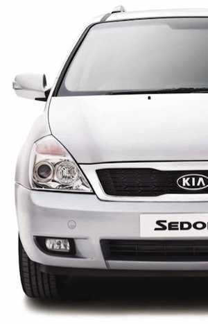 Kia Sedona Front View