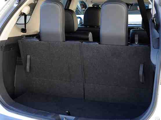 Mitsubishi-Outlander boot space