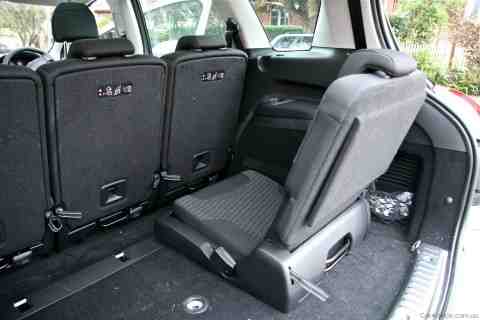 Peugeot-308 SW rear seat